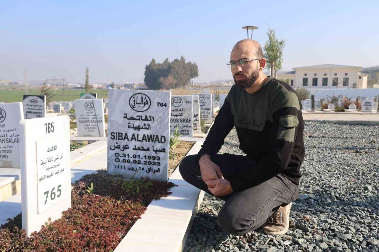 Ahmet Elali, Hatay'daki depremde ailesinden beş kişiyi kaybetti. Onların cenazelerini
