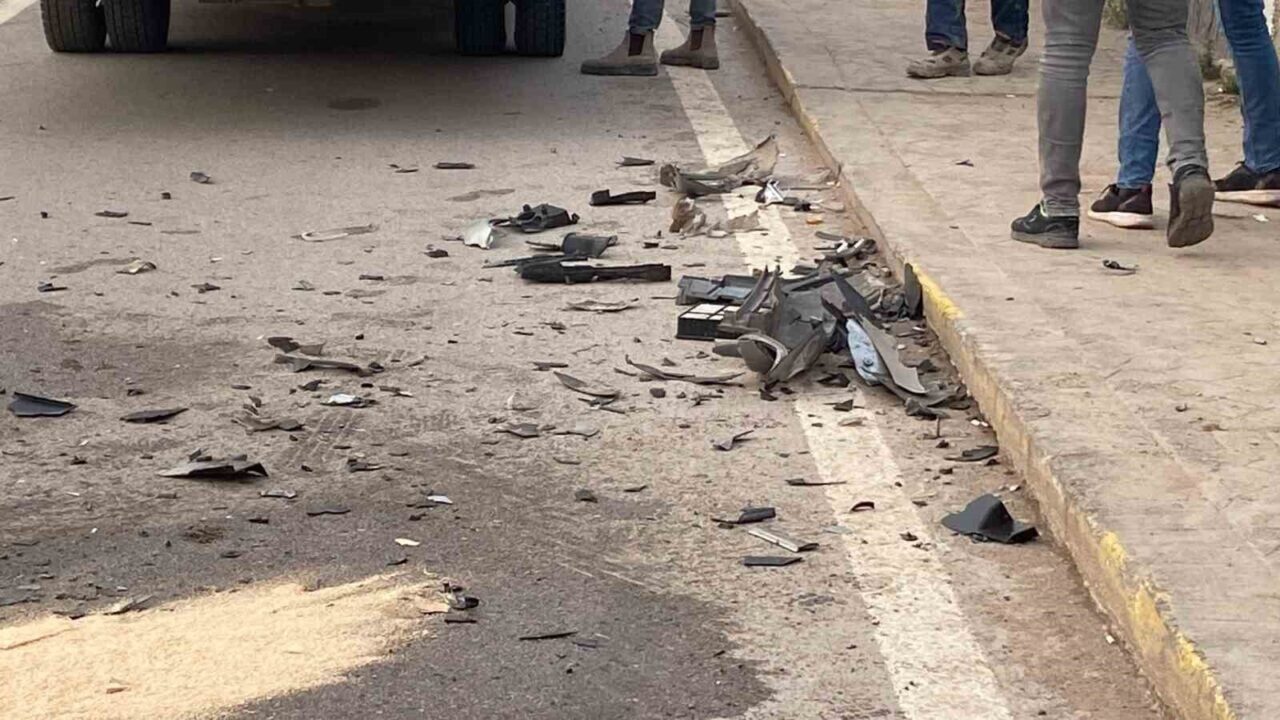 Kocaeli'nin Başiskele ilçesinde, Mehmetağa Mahallesi Kullar Caddesi'nde iki otomobilin çarpışması