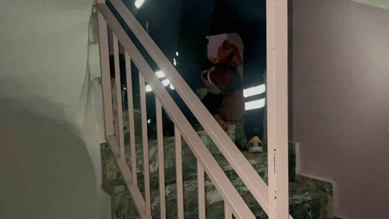 Eskişehir'de Meltem Apartmanı'nın 5. katında merdivenlerden düşen G.E., 112 Acil
