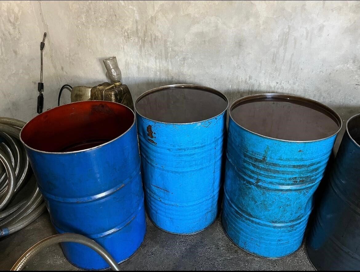 Adana'nın Seyhan ilçesindeki bir depoya düzenlenen operasyonda, 550 litre kaçak