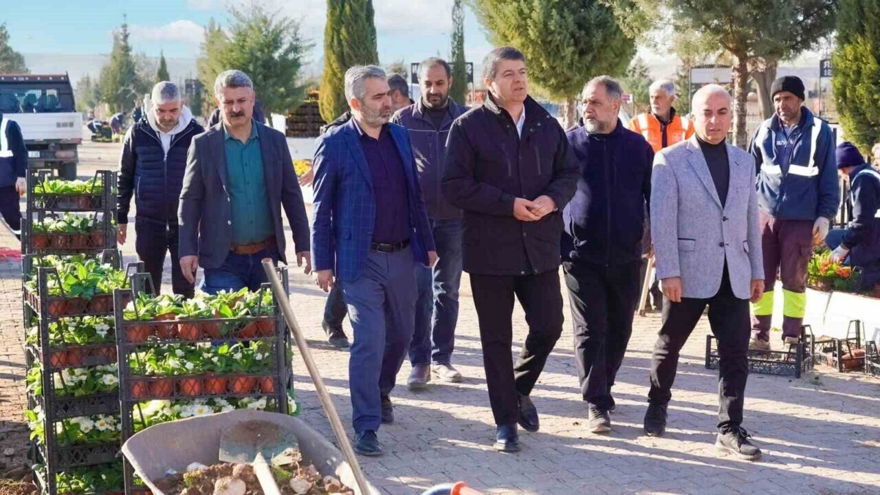 Adıyaman Belediyesi, 6 Şubat depremlerinin yıl dönümünde deprem şehitliğini ziyaret