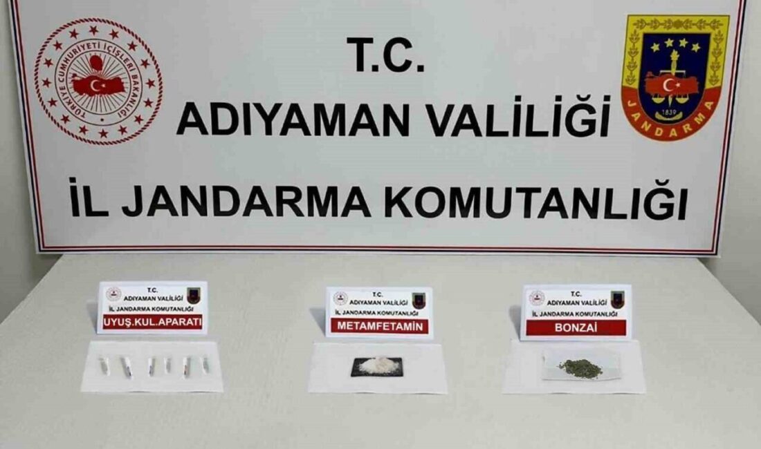 Adıyaman’da Uyuşturucu Operasyonunda 20 Kişi Gözaltına Alındı Adıyaman İl Jandarma Komutanlığı, uyuşturucu satıcılarına yönelik düzenlediği operasyonlarda 20