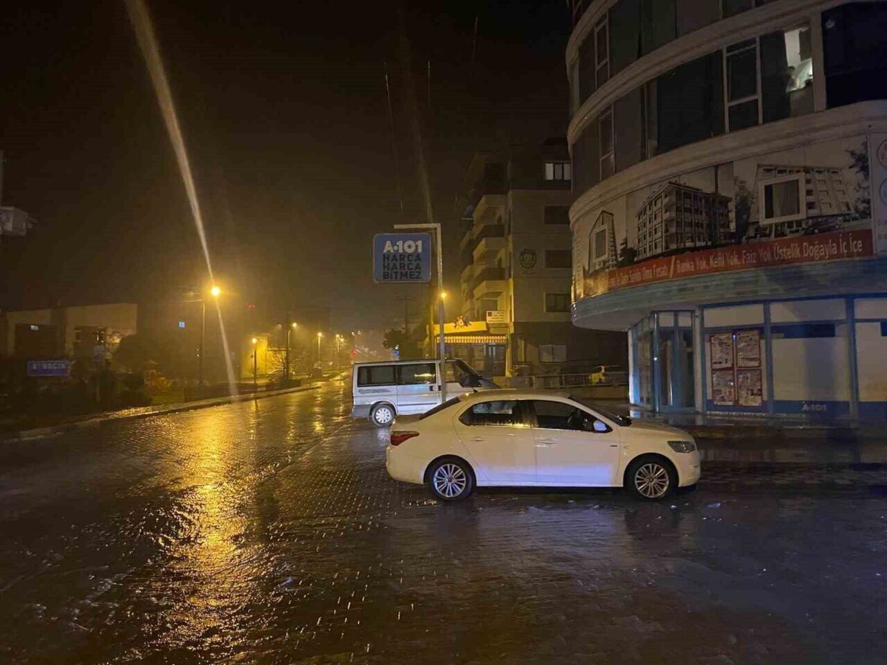AFAD, Çanakkale'nin Ayvacık ilçesi açıklarında meydana gelen 5.2 büyüklüğündeki depremin