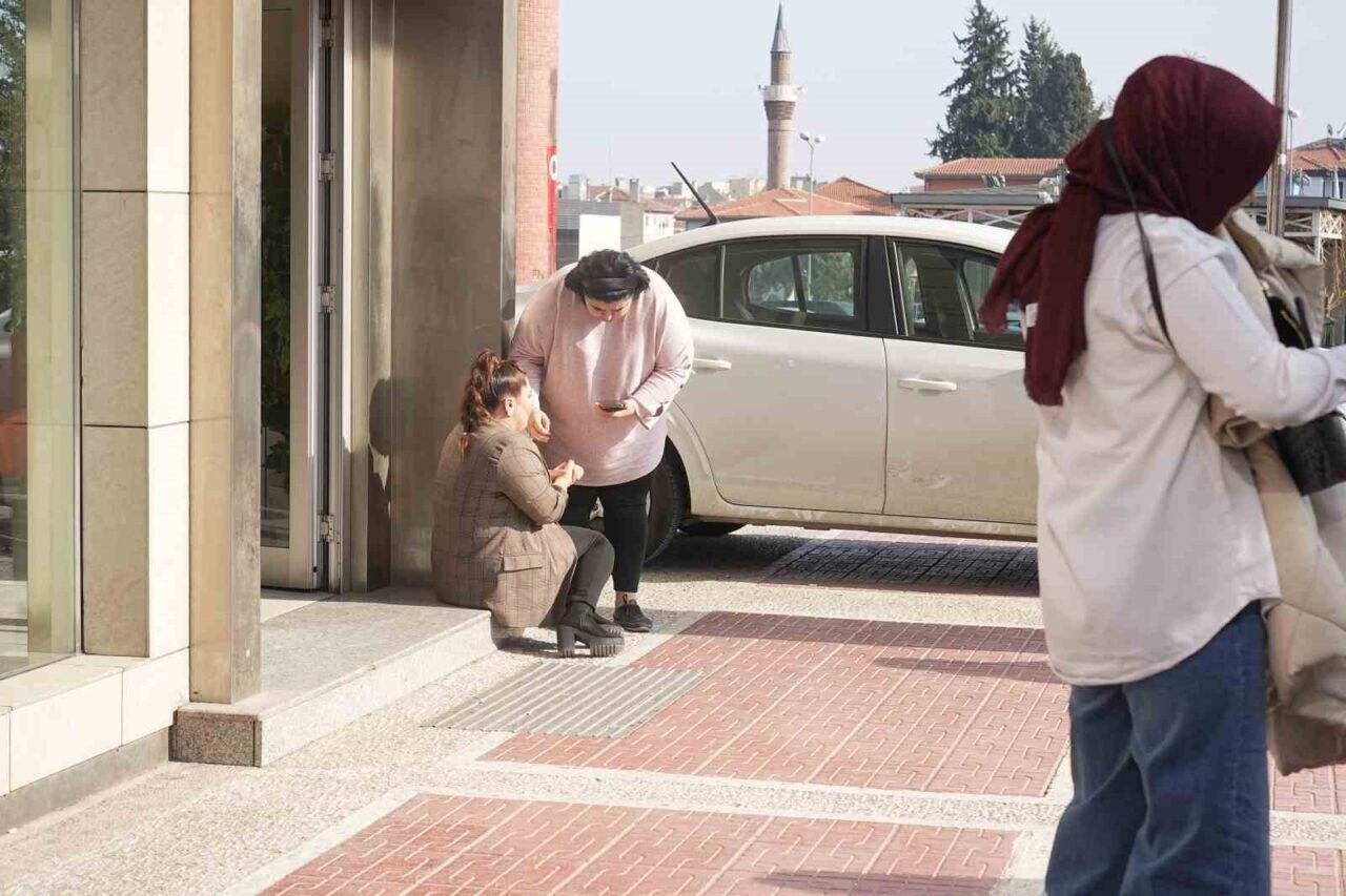 Bursa'nın Nilüfer ilçesinde 4 büyüklüğünde bir deprem gerçekleştiği, AFAD tarafından
