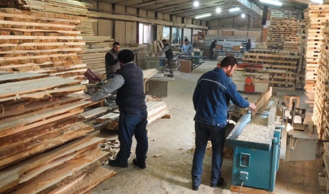 Erzincan Belediyesi, Ahşap İmalat Atölyesi ile Şehir Mobilyaları Üretmeye Devam Ediyor Erzincan Belediyesi, Destek Hizmetleri Müdürlüğü'ne bağlı ahşap imalat atölyesinde üretilen