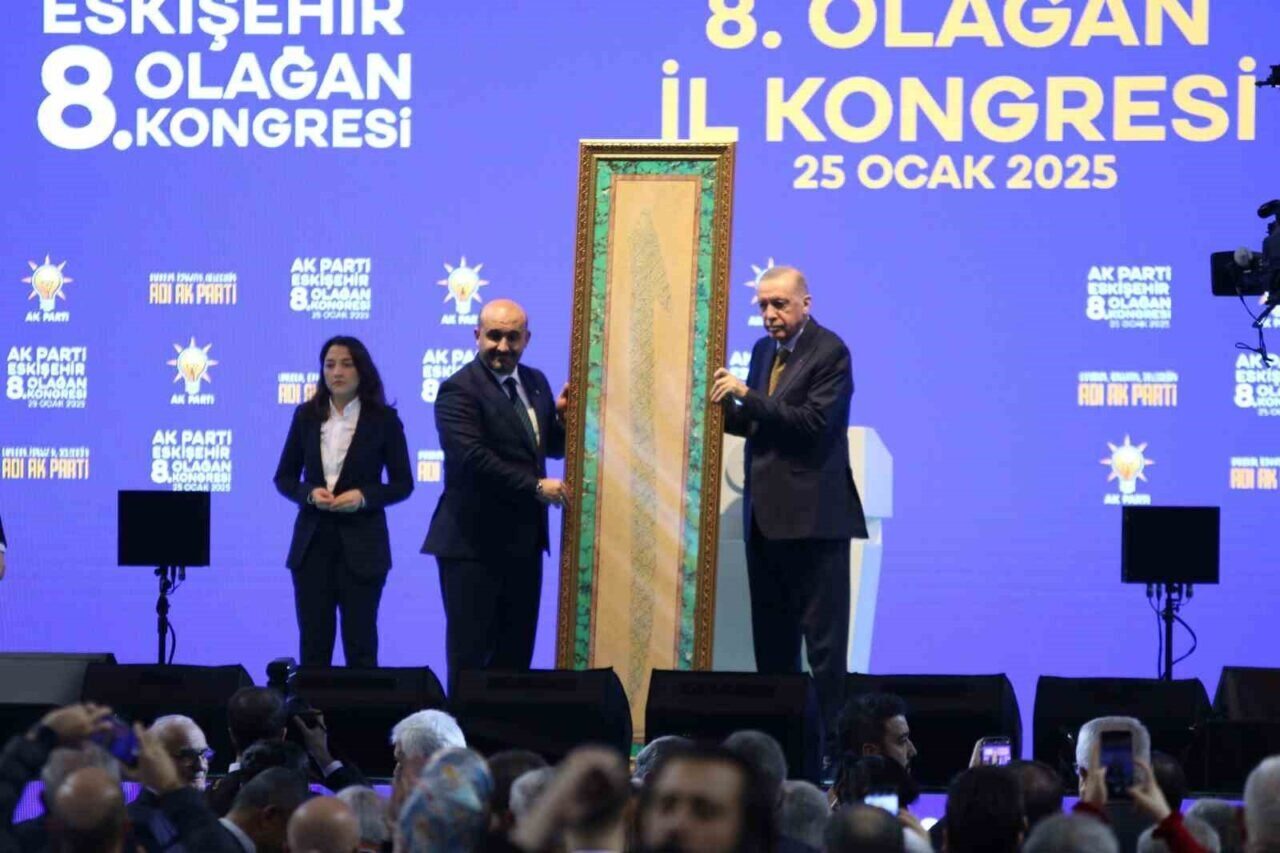 Cumhurbaşkanı Recep Tayyip Erdoğan, Eskişehir 8. Olağan İl Kongresi'nde konuşan