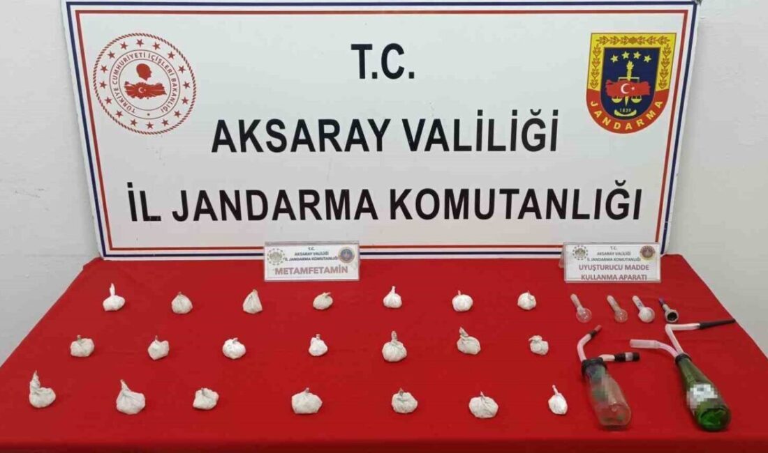 Aksaray’da Uyuşturucu Ticareti Yapan İki Şahıs Jandarma Tarafından Yakalandı Aksaray'da jandarma, uyuşturucu ticareti yapan A.Ç. ve M.T.'yi yakaladı. Şahsların