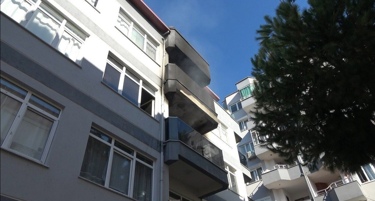 Antalya'nın Alanya ilçesinde Oba Mahallesi'nde bir evde elektrikli sobanın çıkardığı