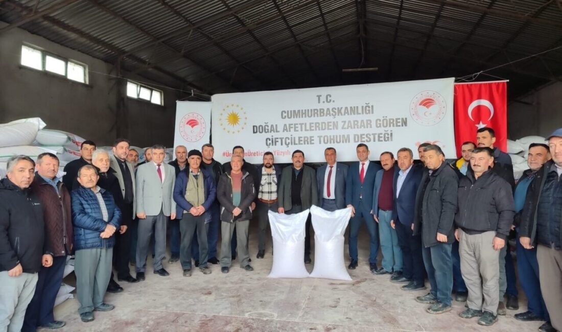 Altıntaş’taki Çiftçilere 19 Ton Sertifikalı Nohut Tohumu Desteği Verildi Kütahya'nın Altıntaş ilçesinde, kuraklıktan etkilenen 71 çiftçiye, 19 ton sertifikalı