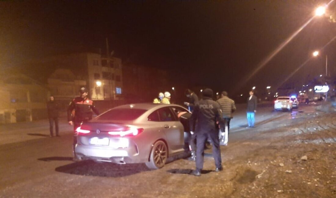 Suluova’da Trafik Denetimlerinde 14 Sürücüye 213 Bin TL Ceza Kesildi Amasya'nın Suluova ilçesinde yapılan asayiş ve trafik denetimlerinde 14 sürücüye