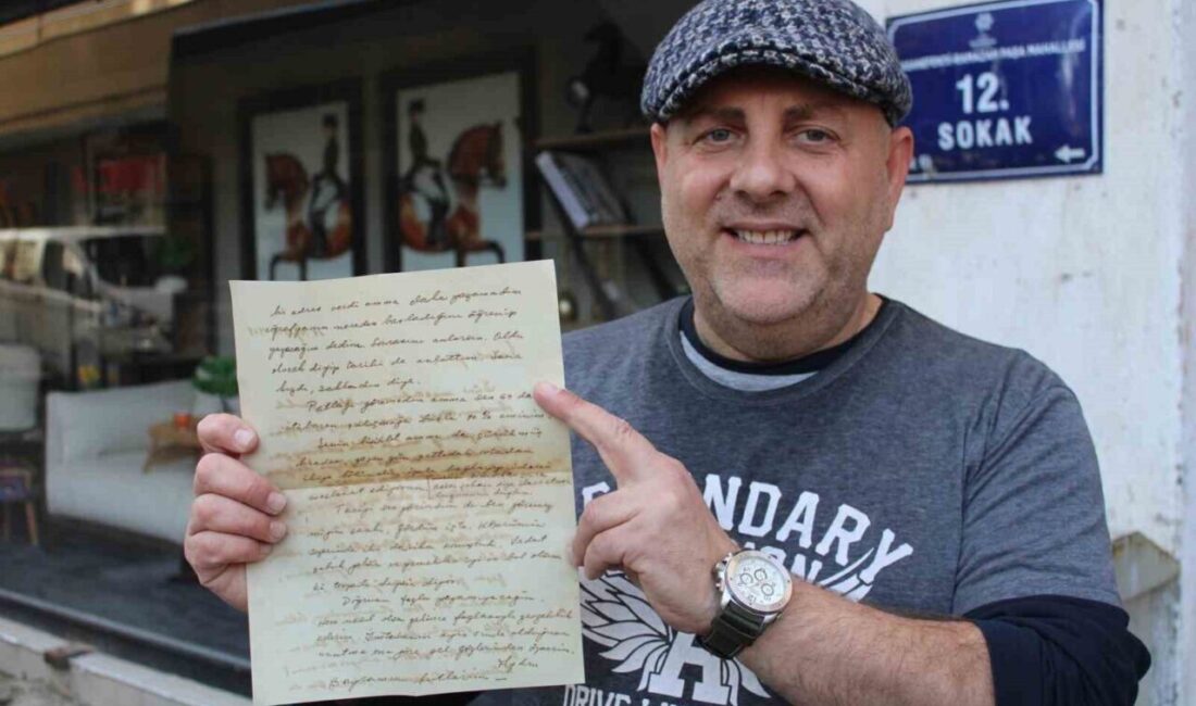 Serkan Topal, İstanbul'daki antika pazarında bulduğu 1960'lı yıllara ait mektupların
