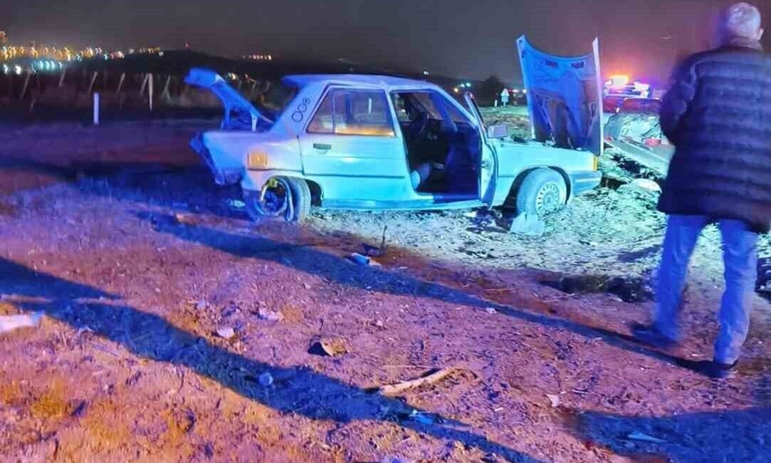 Hatay’da 2 Araç Çarpıştı: 3 Yaralı Hatay'ın Antakya ilçesinde Madenboyu Mahallesi'nde iki otomobilin çarpışması sonucu üç