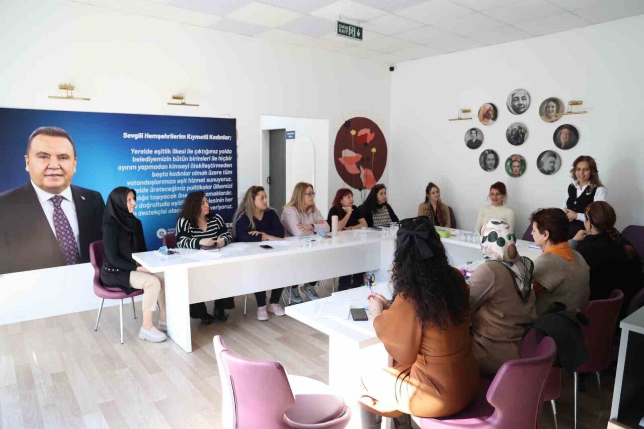 Antalya Büyükşehir Belediyesi, Muratpaşa'da kadınlar için bir Danışma Merkezi açarak,