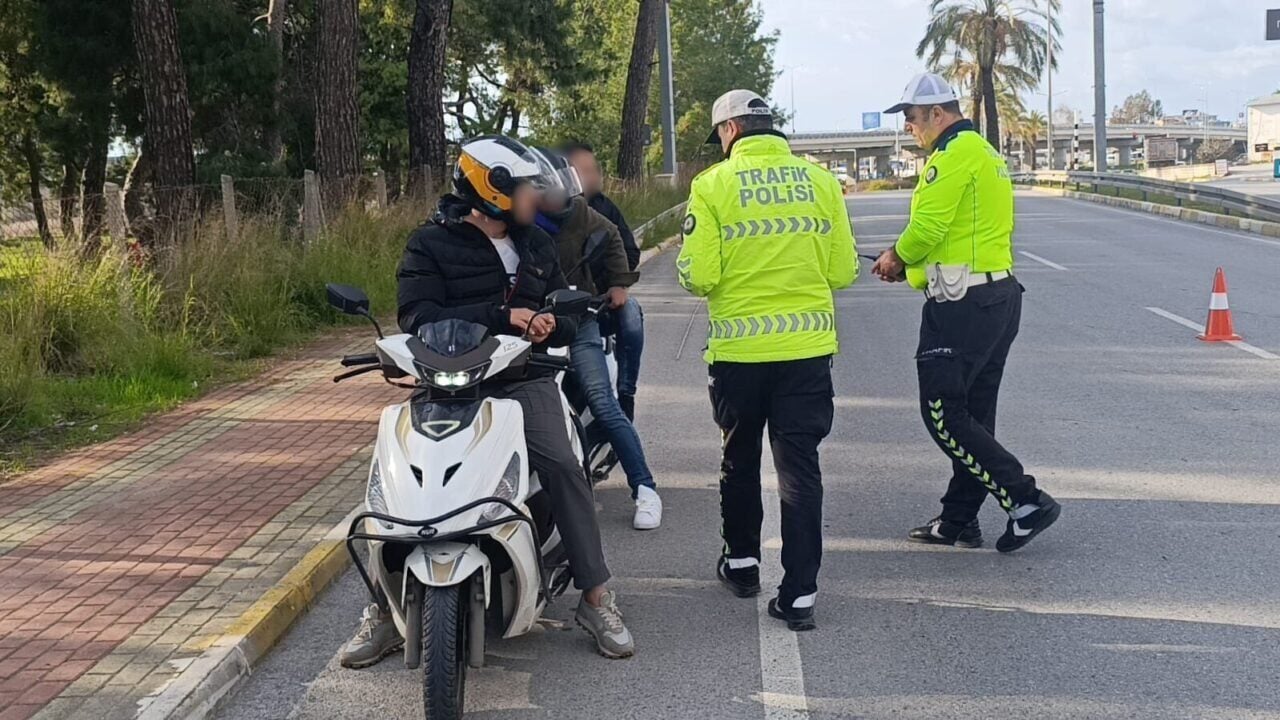 Antalya'da motosiklet hırsızlıklarının önlenmesi amacıyla gerçekleştirilen denetimlerde 74 ekip ve