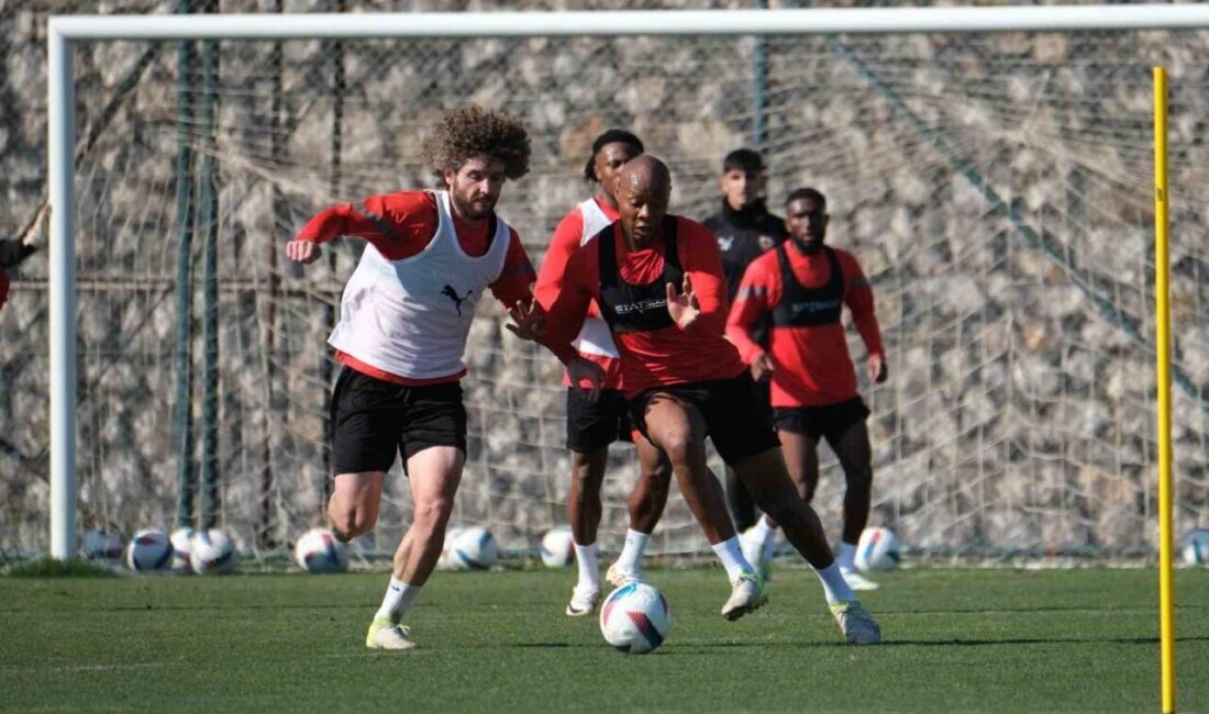 Hatayspor, Antalyaspor Maçı Hazırlıklarına Başladı Atakaş Hatayspor, Trendyol Süper Lig'in 22. haftasında Antalyaspor ile yapacağı