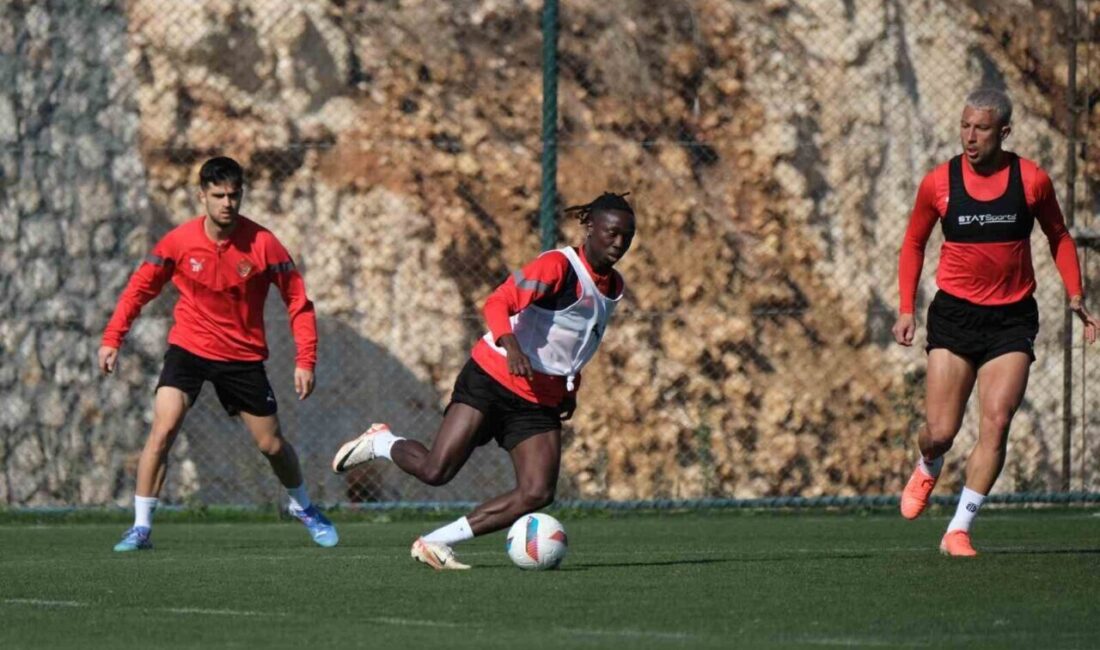 Hatayspor, Antalyaspor maçı öncesi hazırlıklarını sürdürüyor Atakaş Hatayspor, Antalyaspor ile oynayacağı maç için hazırlıklarını sürdürüyor. Teknik