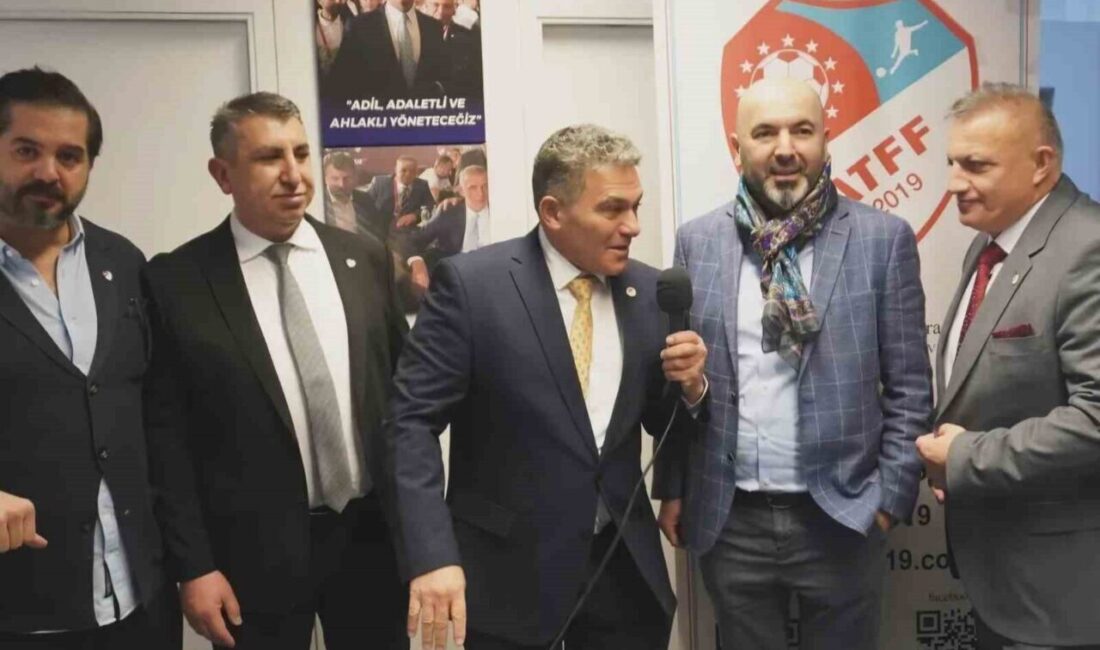 Ural Aküzüm, Avrupa Türk Futbol Federasyonu'nun Stuttgart'taki yeni binasının açılışında,