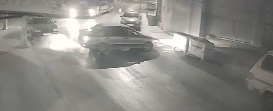 Elazığ’da Keskin Virajda 12 Saat İçinde 5 Araç Kazaya Karıştı, Mahalleli Önlem İstiyor Elazığ Mustafapaşa Mahallesi'nde 12 saat içinde 5 araç kazaya karıştı.