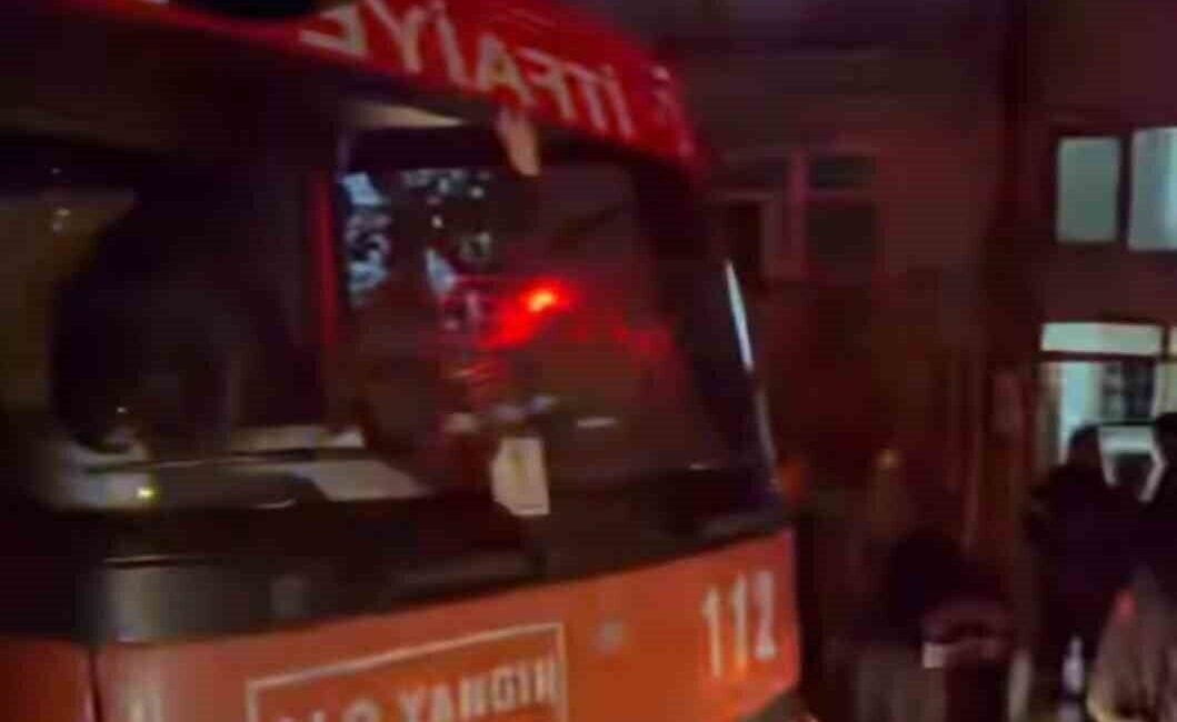 Isparta’da bacadan çıkan yangında iki kişi dumandan etkilendi, hastaneye sevk edildi. Isparta'nın Yedişehitler Mahallesi'nde bir bina bacasında çıkan yangın, çevredeki dairelere