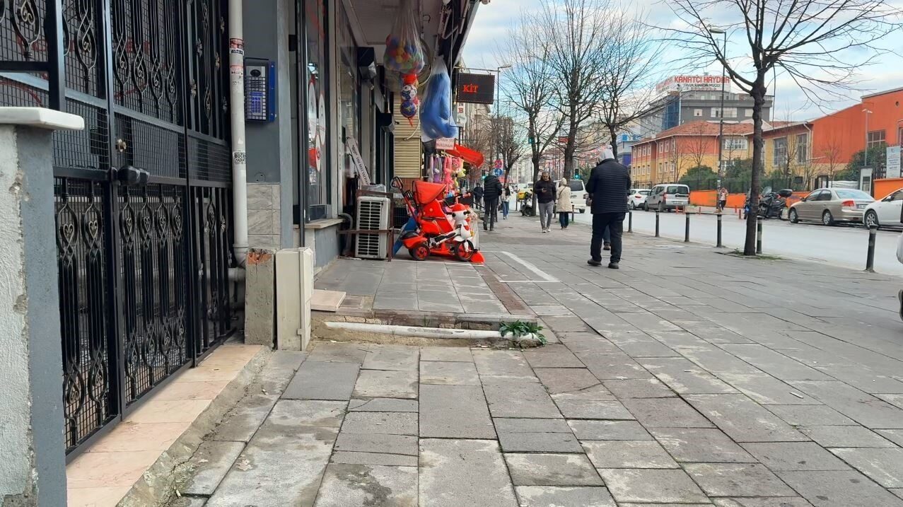 İstanbul Bahçelievler'de Burak Sefa Durmuş (22), iş yerinde moladayken motosiklet