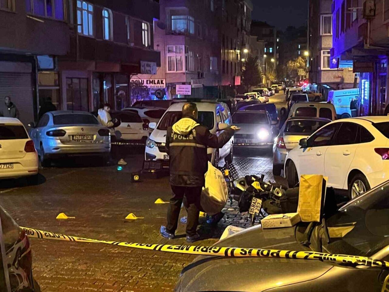 İstanbul Bahçelievler'de motosikletten açılan ateş sonucunda 20 yaşındaki Ahmet C.
