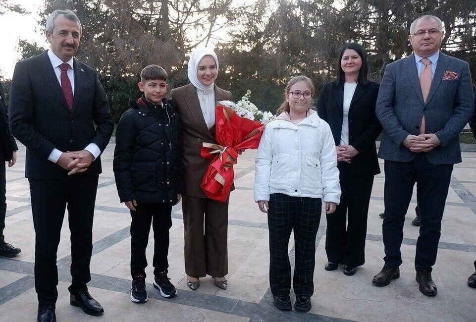 Bakan Göktaş, Edirne Valiliği’nde resmi ziyarette bulundu Aile ve Sosyal Hizmetler Bakanı Mahinur Özdemir Göktaş, Edirne Valiliği'ni