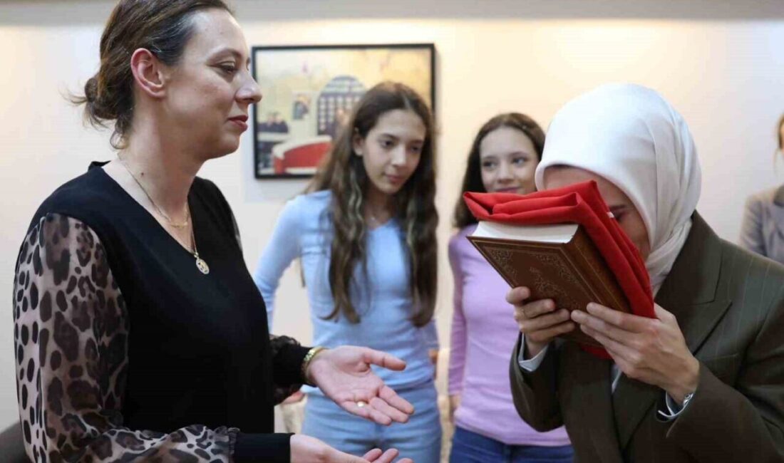 Bakan Göktaş, Edirne’de Şehit Ailesini Ziyaret Etti Aile ve Sosyal Hizmetler Bakanı Mahinur Özdemir Göktaş, Edirne’de şehit