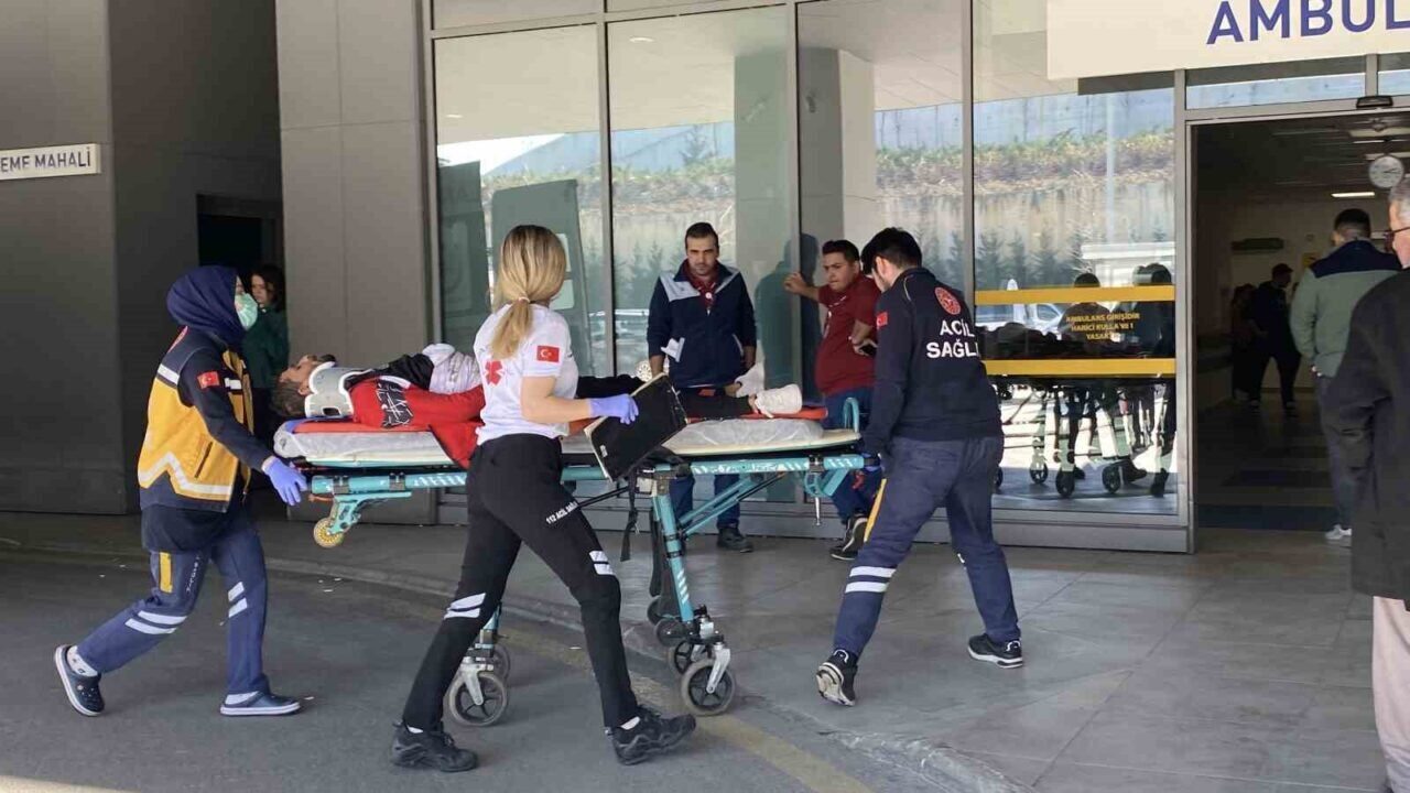 Kocaeli'nin İzmit ilçesinde 30 yaşındaki M.Ö., Bekirdere Mahallesi'ndeki 2 katlı