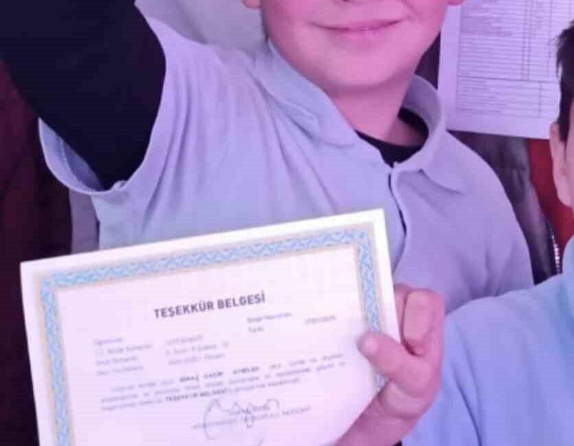 Bartın’da Babası Tarafından Tüfekle Vurulan 10 Yaşındaki Çocuk Ağır Yaralı Olarak Hastaneye Kaldırıldı Bartın'ın Kurucaşile ilçesinde 10 yaşındaki U.K. ağır yaralandı. Babası İbrahim