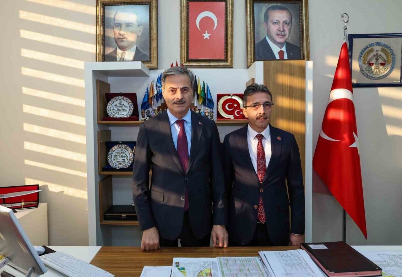 Erenler Belediye Başkanı Şenol Dinç, Sakarya Büyükşehir Belediye Başkanı Yusuf