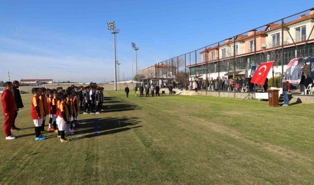 Nazilli’de 2025 Sömestr Cup Futbol Şenliği Coşkuyla Başladı Nazilli Belediyesi'nin düzenlediği 2025 Sömestr Cup Futbol Şenliği, U-10, U-11