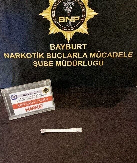 Bayburt’ta Üzerinde Uyuşturucu Bulunan Şahsa Adli İşlem Yapıldı Bayburt'ta, Narkotik Suçlarla Mücadele Şube Müdürlüğü ekiplerinin şüphe üzerine arama
