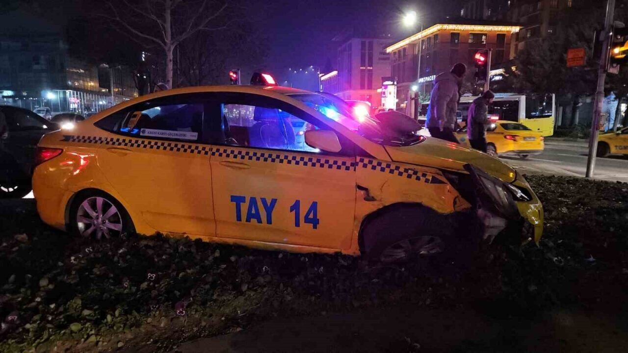 Beyoğlu'nda saat 00.00 sıralarında meydana gelen kazada, Mehmet Ali Dolaşan