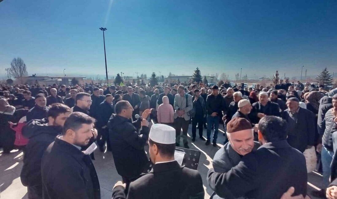 Bingöl’den 151 Umre Yolcusu Kutsal Topraklara Uğurlandı Bingöl İl Müftülüğü, 151 umre yolcusunu Bingöl Havalimanı'ndan Cidde'ye uğurladı.