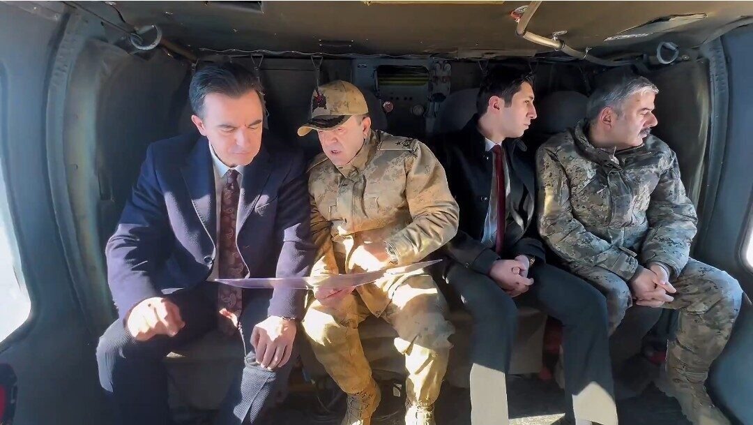 Bitlis Valisi, Jandarma Karakolları ve Üs Bölgelerini Havadan İnceledi Bitlis Valisi Ahmet Karakaya, İl Jandarma Komutanı Tuğgeneral Zafer Tombul