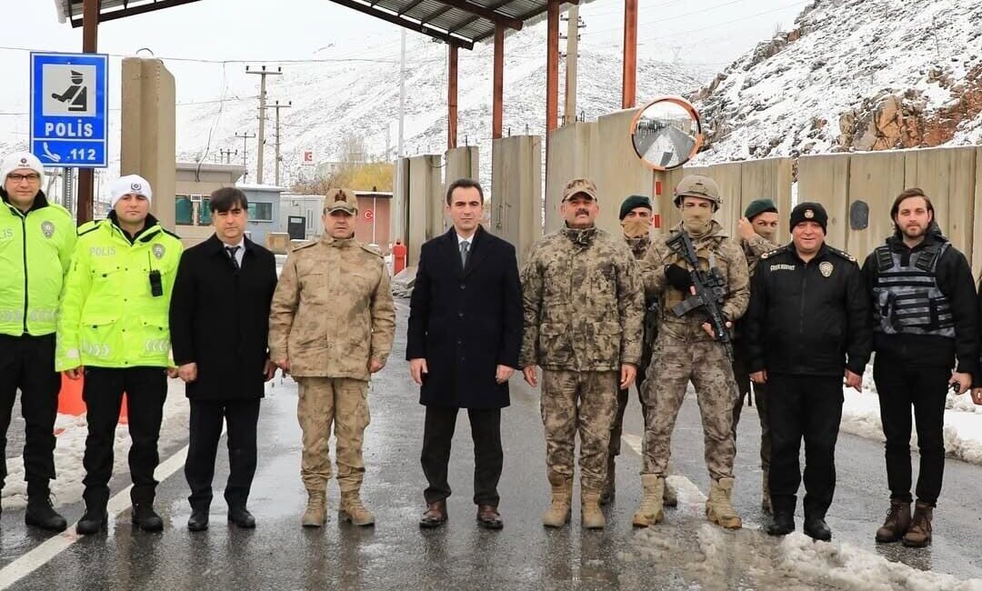 Bitlis’te 2024 Yılına Ait Güvenlik Operasyonlarıyla İlgili Ayrıntılar Paylaşıldı Bitlis'te 2024'te düzenlenen operasyonlarda 606 uyuşturucu, 1,217 terörle mücadele, 226