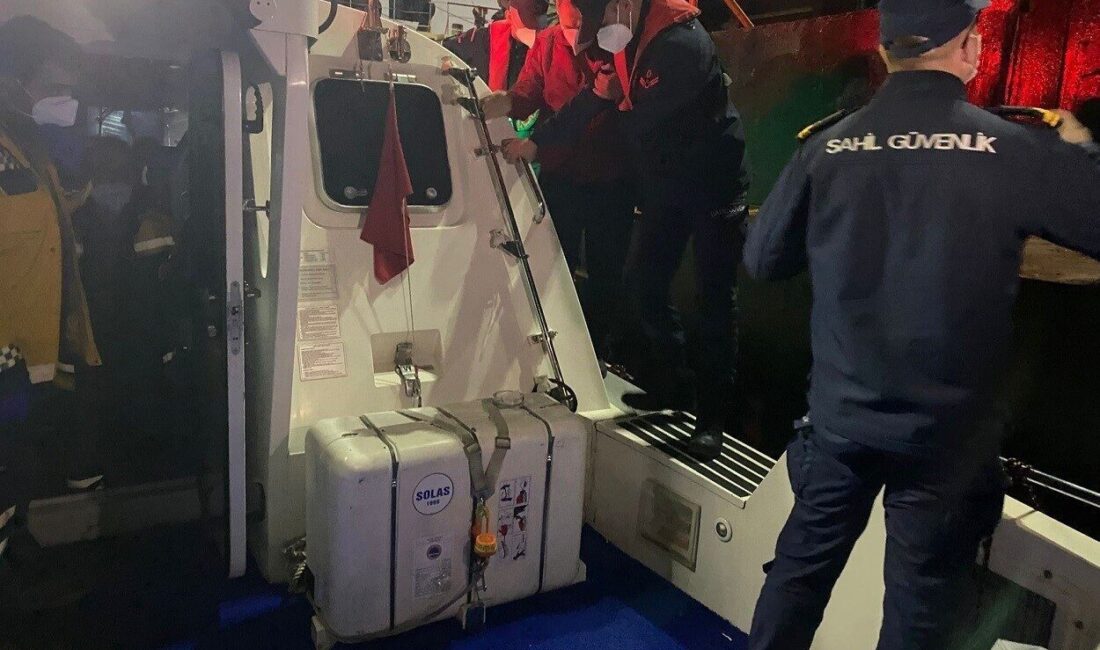 Bozcaada’da Rahatsızlanan Vatandaşın Tıbbi Tahliyesi Sahil Güvenlik Ekipleri Tarafından Yapıldı Çanakkale'nin Bozcaada ilçesinde rahatsızlanan bir vatandaş, Sahil Güvenlik Komutanlığı ekipleri