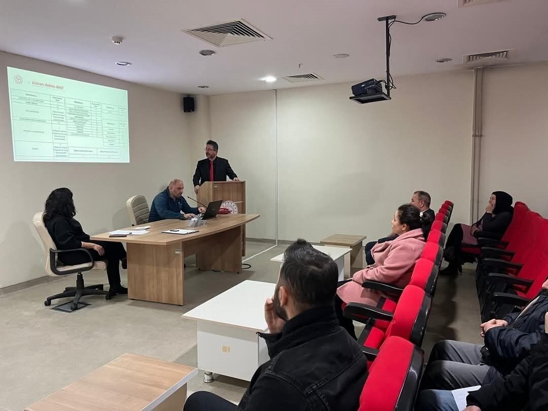 Konya'nın Bozkır İlçe Devlet Hastanesi'nde "Aile Hekimlerimizle Hastane Buluşması" yapıldı.