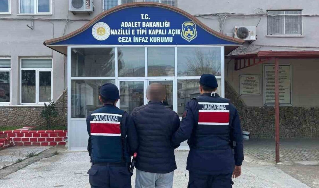 Buharkent’te Dolandırıcılıktan Aranan Şahıs Jandarma tarafından Ele Geçirildi Buharkent'te jandarma ekipleri, 11 dolandırıcılık suçundan sabıkalı ve 35 yıl