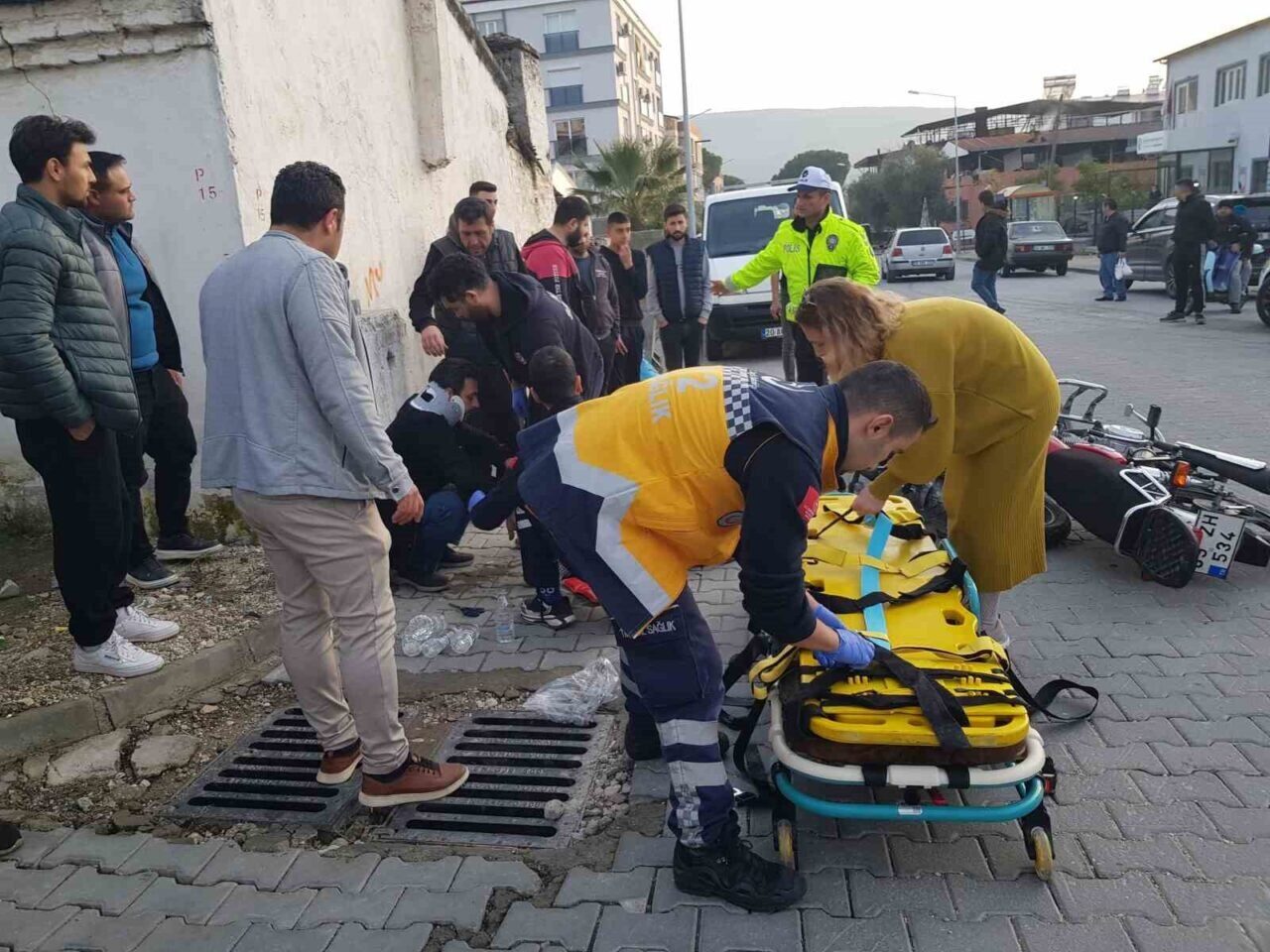 Aydın'ın Buharkent ilçesinde, İstiklal Mahallesi'nde iki motosikletin çarpışması sonucu meydana