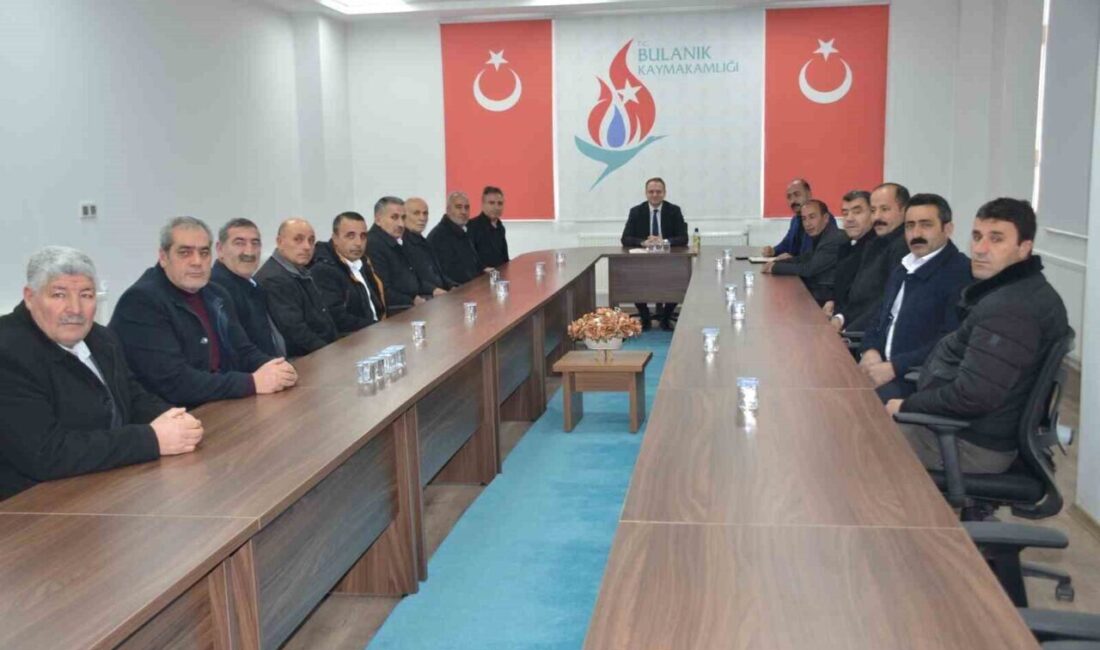 Bulanık Kaymakamı: Tarım ve Hayvancılık Potansiyelimizi Değerlendiremiyoruz Muş'un Bulanık Kaymakamı Ömer Övünç Koşansu, ilçenin yüksek tarım ve
