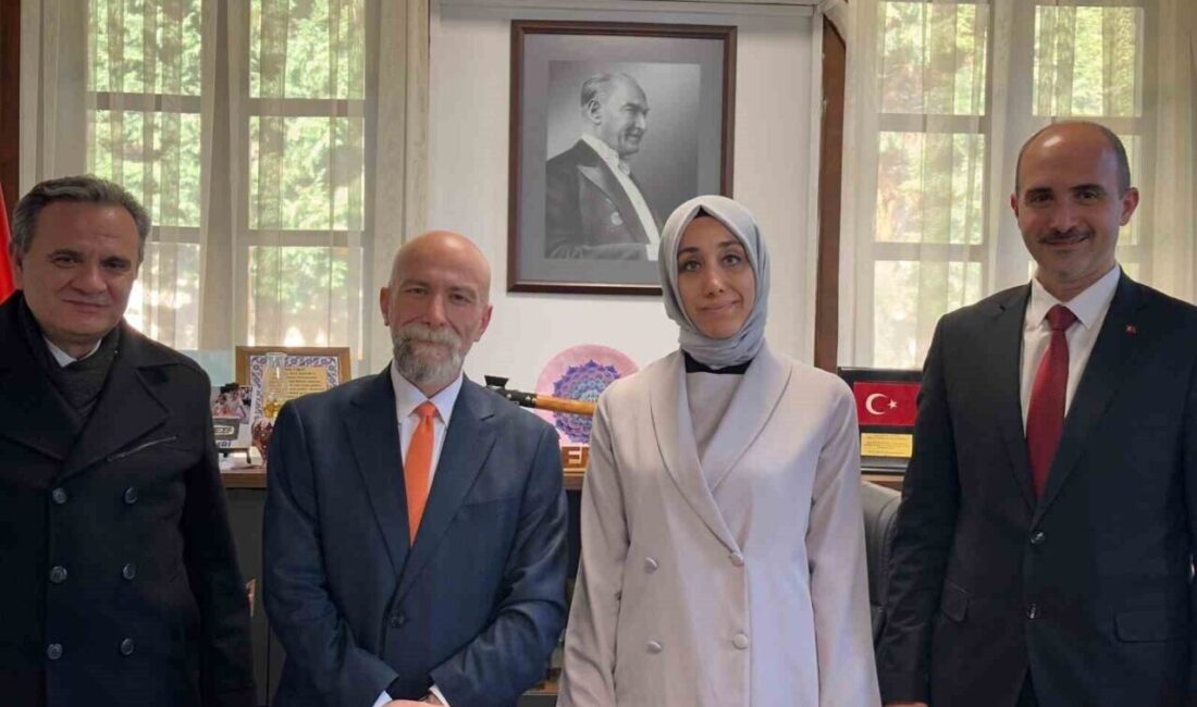 Bursa Turist Rehberleri Odası Başkanı Erçevik’ten Kaçak Rehberlik Faaliyetlerine Karşı İşbirliği Çağrısı Bursa Bölgesel Turist Rehberleri Odası Başkanı Tansu Erçevik, Kültür ve
