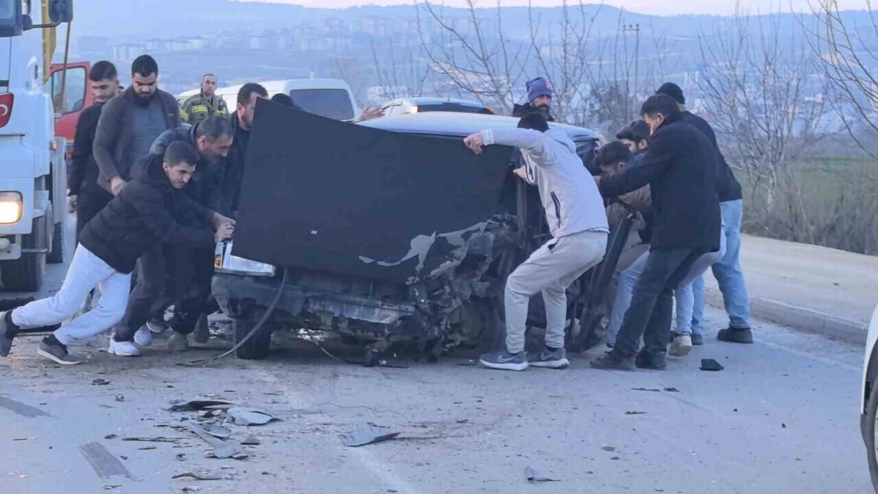 İnegöl'de otomobil ile kamyonun kafa kafaya çarpışması sonucu Mehmet Veysi