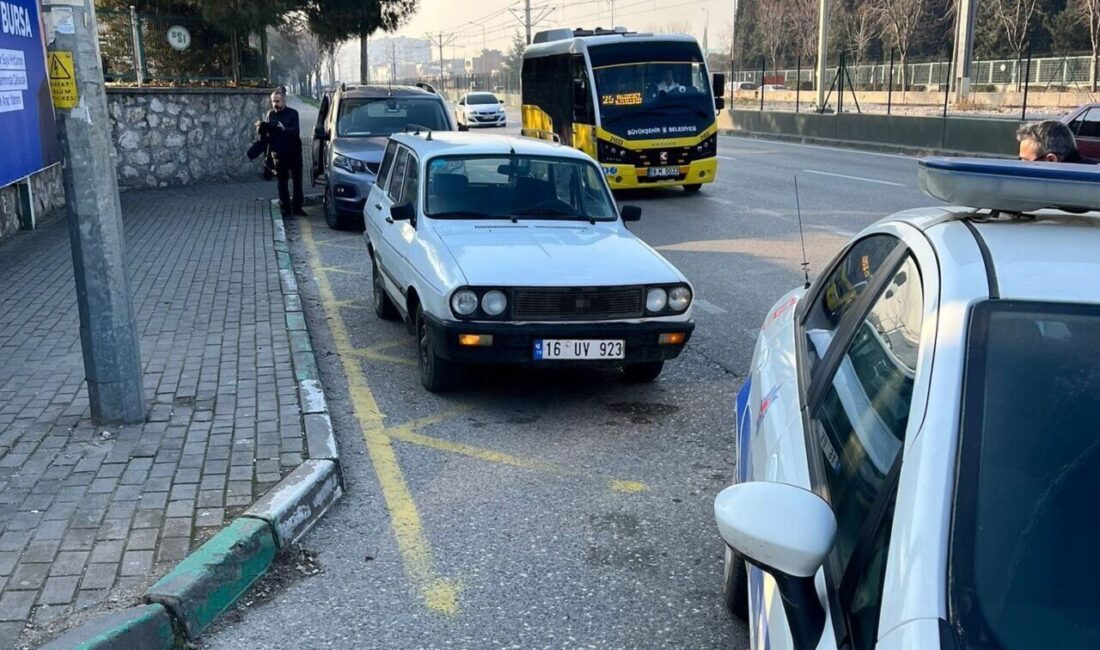 Bursa Yenişehir’de çalıntı otomobil 24 saat içinde bulunarak şüpheli yakalandı Bursa'nın Yenişehir ilçesinde bir otomobil çalan S.Ç. kısa sürede yakalandı.
