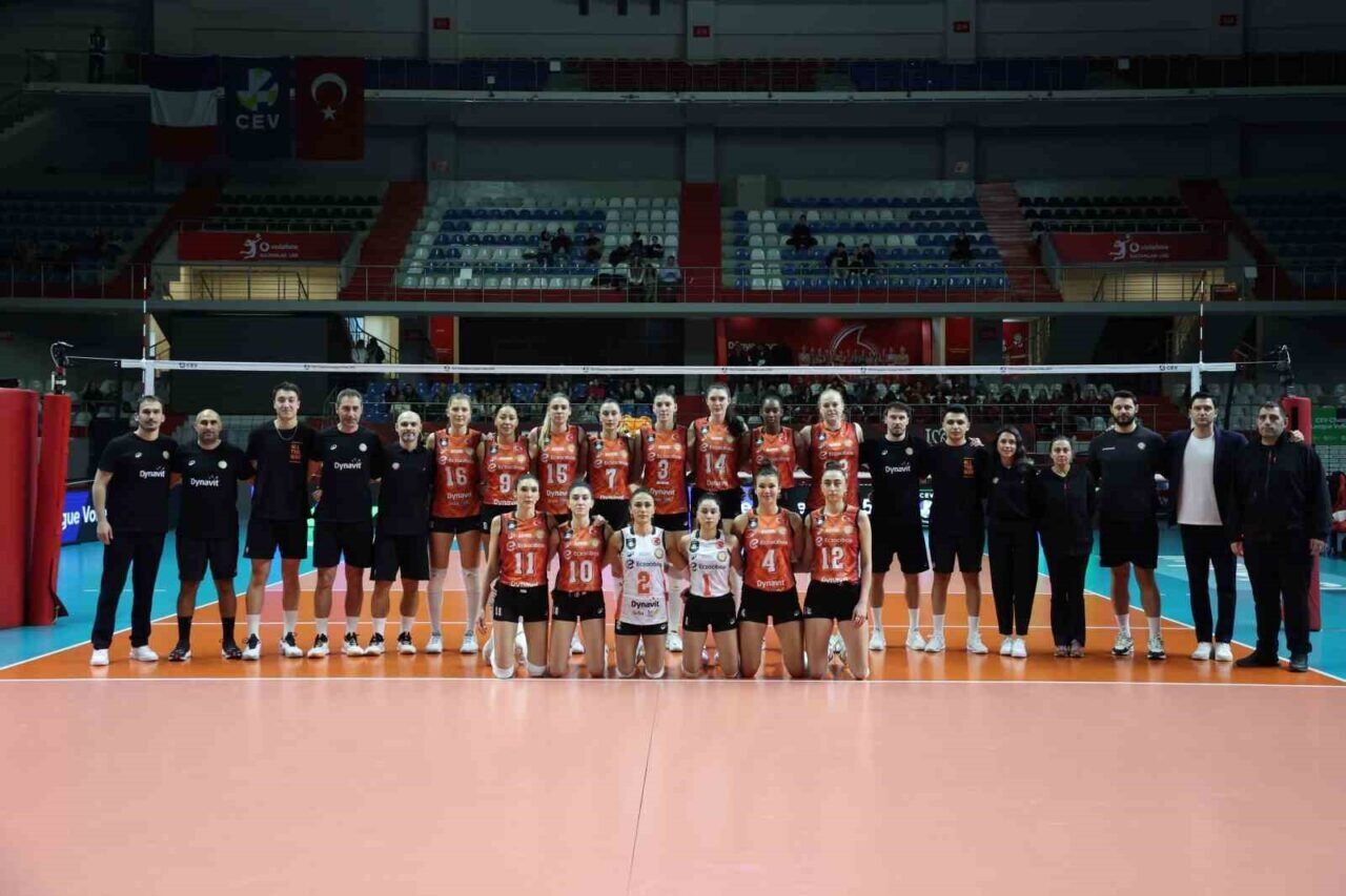 Eczacıbaşı Dynavit, CEV Şampiyonlar Ligi B Grubu'nda Levallois Paris'i 3-0
