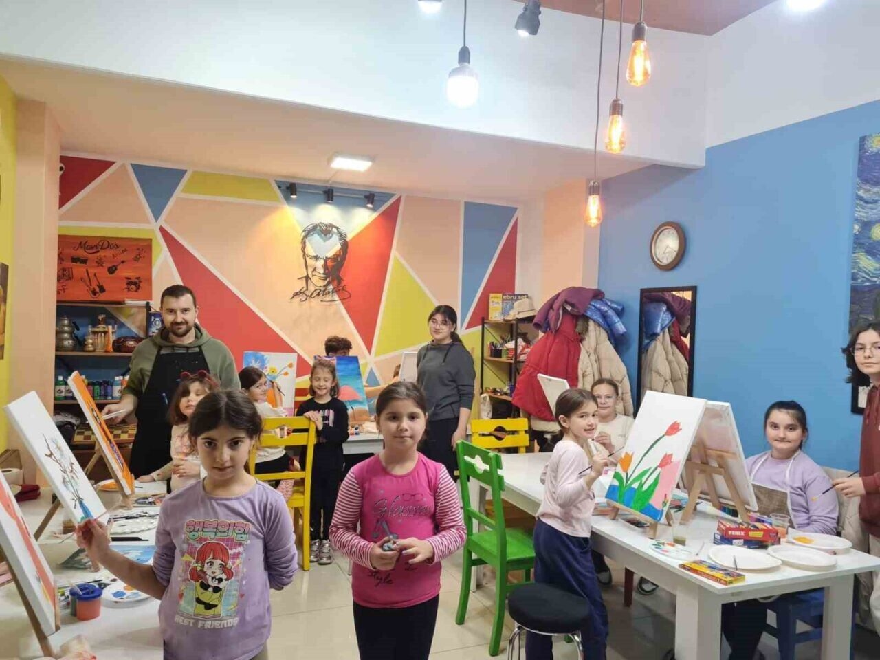 Bursa'nın Yenişehir ilçesinde çocuklar, Mavi Düş Resim Sanat ve Müzik