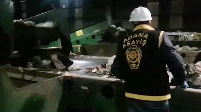 Adana’da katı atık merkezinde yeni doğmuş erkek bebeğin cesedi bulundu Adana'nın Sarıçam ilçesindeki katı atık bertaraf merkezinde yeni doğmuş bir