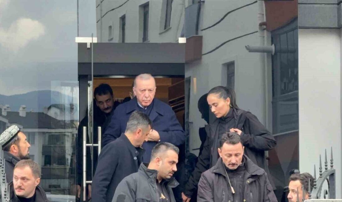 Cumhurbaşkanı Erdoğan, Kartalkaya’daki yangında yaşamını yitirenlerin cenazesine katılmak için Bolu’ya geldi Cumhurbaşkanı Recep Tayyip Erdoğan, Kartalkaya'daki yangında hayatını kaybeden Gültekin ailesinin