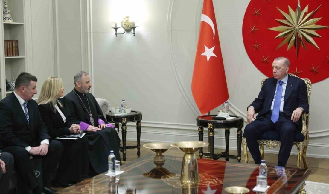Cumhurbaşkanı Erdoğan, Ermeni Katolik Cemaati Ruhani Reisi Vartan Kerabaydzar Kazancıyan’ı kabul etti Cumhurbaşkanı Recep Tayyip Erdoğan, Atatürk Havalimanı Devlet Konukevi’nde Türkiye Ermeni