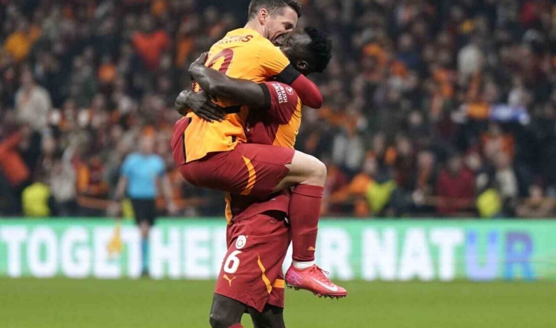 Davinson Sanchez, Dinamo Kiev Maçında Galatasaray’ın İlk Golünü Atarak Sezonun 4. Golüne Ulaştı Galatasaray'ın savunma oyuncusu Davinson Sanchez, Dinamo Kiev ile oynanan UEFA